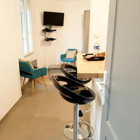 Appartement Le Petit Charmeur, parking, Wifi, gare à Flers  Extérieur photo
