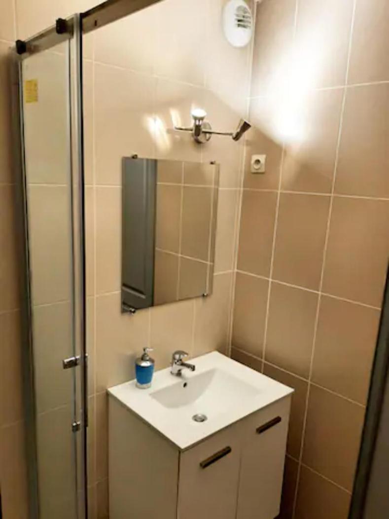 Appartement Le Petit Charmeur, parking, Wifi, gare à Flers  Extérieur photo