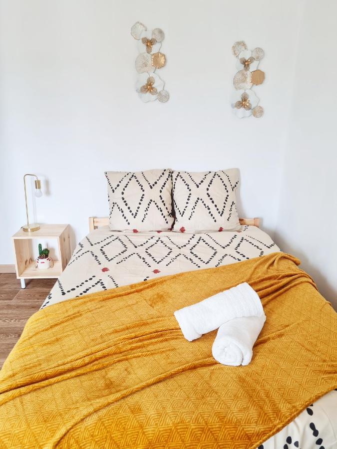 Appartement Le Petit Charmeur, parking, Wifi, gare à Flers  Extérieur photo